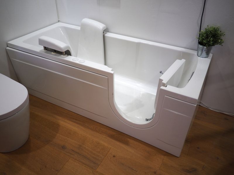 Space-Saving Bathtubs